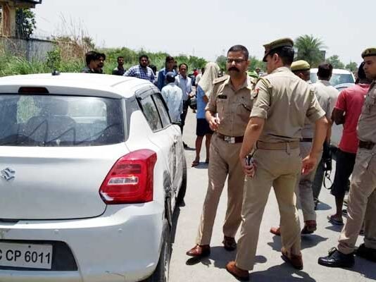 पुलिसकर्मी बताकर बदमाशों ने कम्पनी के कैशियर से 65 लाख रूपये लूटे cash-looted