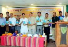 विराट कवि सम्मेलन के बीच हुआ युवा कवि अनूप रावत के गढ़वाली काव्य संग्रह “ज्यू त ब्वनू च” का लोकार्पण garhwali-kavi-sammelan