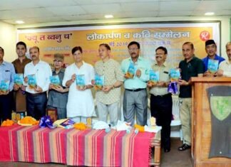 विराट कवि सम्मेलन के बीच हुआ युवा कवि अनूप रावत के गढ़वाली काव्य संग्रह “ज्यू त ब्वनू च” का लोकार्पण garhwali-kavi-sammelan