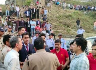 पौड़ी: जीबी पंत इंजीनियरिंग कालेज के छात्रों और ग्रामीणों के बीच मारपीट से मचा बबाल इंजीनियरिग कॉलेज में मचा बवाल