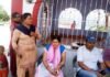 शराब पीकर महिला से गाली-गलौज करने के आरोपी को गांव की पंचायत ने दी अनोखी सजा ghandiyal