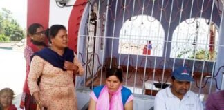 शराब पीकर महिला से गाली-गलौज करने के आरोपी को गांव की पंचायत ने दी अनोखी सजा ghandiyal
