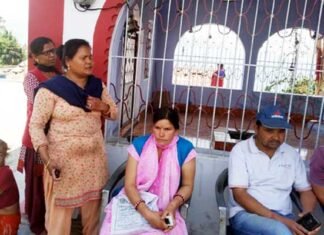 शराब पीकर महिला से गाली-गलौज करने के आरोपी को गांव की पंचायत ने दी अनोखी सजा ghandiyal