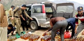 उत्तराखंड: फोर्ड एंडेवर गाड़ी से 65 हजार की अवैध शराब पकड़ी, चालक गिरफ्तार illegal-liquor
