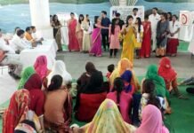 नुक्कड़ नाटक कर ग्रामीणों को किया जागरूक mahila--unnatit-sanstha