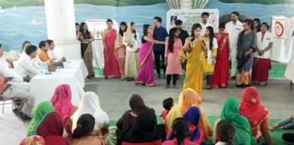 नुक्कड़ नाटक कर ग्रामीणों को किया जागरूक mahila--unnatit-sanstha
