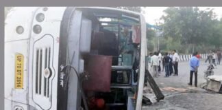 बेकाबू ट्रक ने बस में मारी टक्कर 40 महिलाएं घायल motherson bus accident