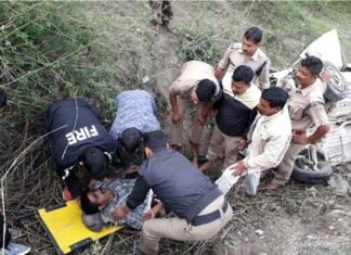 उत्तराखंड: दर्दनाक हादसा, गहरी खाई में गिरी कार, दो की मौत, दो घायल pithauragarh-car-accident