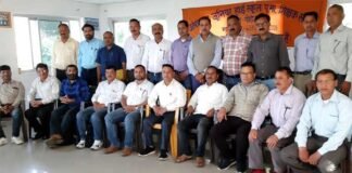 जूनियर हाईस्कृल शिक्षक संघ के पदाधिकारियों ने विभन्न मांगों को लेकर जिला शिक्षा अधिकारी को सौंपा ज्ञापन जूनियर हाईस्कृल shikshak-sangh-pauri