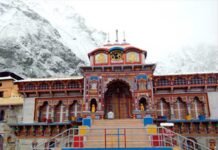 बद्रीनाथ में बर्फबारी, दिल्ली में भीषण गर्मी, 49 साल का रिकॉर्ड टूटा snowfall-badrinath-temple