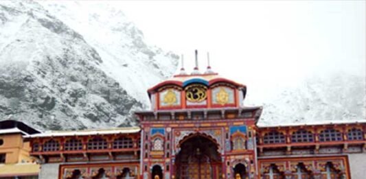 snowfall-badrinath-temple