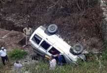 उत्तराखंड में हादसा: टाटा सूमो खाई में गिरी, चार घायल tata-sumo-accident-in-ram-nagar