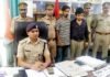 पुलिस ने वाहन चोर डॉक्टर और उसके साथी को किया गिरफ्तार, चोरी की 2 कारें बरामद vaahan-chor