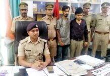 पुलिस ने वाहन चोर डॉक्टर और उसके साथी को किया गिरफ्तार, चोरी की 2 कारें बरामद vaahan-chor