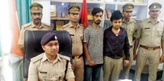 पुलिस ने वाहन चोर डॉक्टर और उसके साथी को किया गिरफ्तार, चोरी की 2 कारें बरामद vaahan-chor