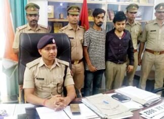 पुलिस ने वाहन चोर डॉक्टर और उसके साथी को किया गिरफ्तार, चोरी की 2 कारें बरामद vaahan-chor