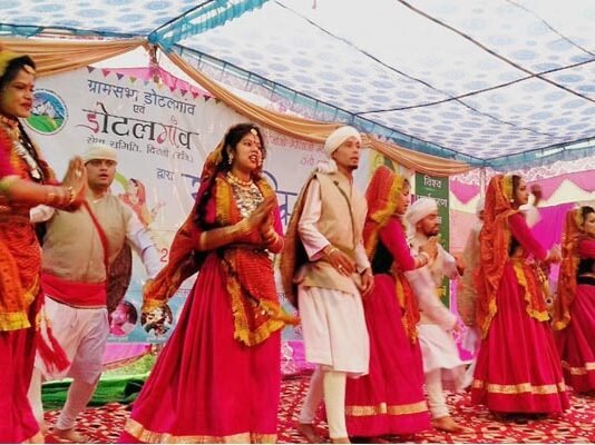 बग्वाली पोखर स्थित डोटलगांव में आयोजित भव्य ‘सांस्कृतिक महोत्सव 2019’ में दिखी झोड़ा चांचरी, झुमैला लोक नृत्यों की झलक dotal-gaon