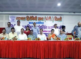 करियर काउंसलिंग कार्यक्रम में विशेषज्ञ काउंसलरों द्वारा बच्चों का मार्गदर्शन