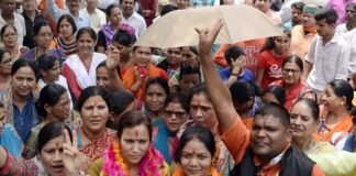 श्रीनगर नगर पालिका चुनाव: अध्यक्ष पद पर भाजपा, कांग्रेस सहित 6 ने किया नामकंन sarojni-rawat-bjp-candidate
