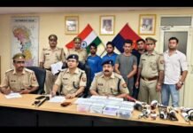 100 से ज्यादा कारें चोरी कर चुका गिरोह चढ़ा पुलिस के हत्थे, महिला सहित 4 गिरफ्तार vahan-chor-giroh