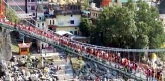 अंग्रेजों के ज़माने में बने ऋषिकेश के लक्ष्मण झूला पुल पर आवागमन बंद Lakshman-Jhula-bridge-close