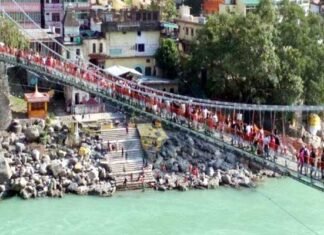 अंग्रेजों के ज़माने में बने ऋषिकेश के लक्ष्मण झूला पुल पर आवागमन बंद Lakshman-Jhula-bridge-close