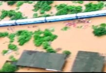 मुंबई में भारी बारिश, ट्रैक पर पानी भरने से फंसी महालक्ष्मी एक्सप्रेस, 700 यात्रियों को सुरक्षित निकाला Mahalaxmi-Express-rescue-operation