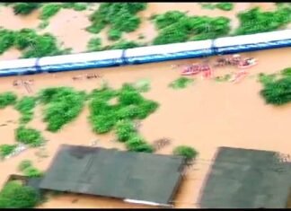 मुंबई में भारी बारिश, ट्रैक पर पानी भरने से फंसी महालक्ष्मी एक्सप्रेस, 700 यात्रियों को सुरक्षित निकाला Mahalaxmi-Express-rescue-operation