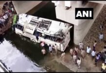 दर्दनाक हादसा: यमुना एक्सप्रेसवे पर नाले में गिरी रोडवेज की बस, 29 की मौत agara-bus-accident
