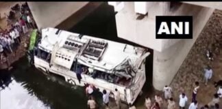 दर्दनाक हादसा: यमुना एक्सप्रेसवे पर नाले में गिरी रोडवेज की बस, 29 की मौत agara-bus-accident