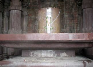 इस मंदिर में है विश्व का सबसे बड़ा एक ही पत्थर से निर्मित शिवलिंग bhojeshwar-mahdev-shivling