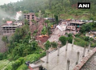 गेस्टहाउस की बिल्डिंग गिरने से सेना के एक जवान सहित 2 की मौत, कई जवानों के दबे होने की आशंका building-collapse-in-solan hp