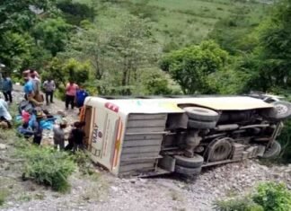 पौड़ी गढ़वाल: बारातियों से भरी बस खाई में गिरी, 40 से ज्यादा लोग थे सवार, SDRF की रेस्क्यू टीमें घटनास्थल के लिए रवाना bus-accident