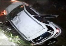 मसूरी-देहरादून मार्ग पर खाई में गिरी दिल्ली के पर्यटकों की कार car-accident-in-mussoorie