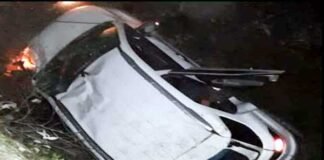 मसूरी-देहरादून मार्ग पर खाई में गिरी दिल्ली के पर्यटकों की कार car-accident-in-mussoorie
