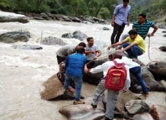 पिंडर नदी में गिरी SSB की जिप्सी, डिप्टी कमांडेंट लापता car-fell-in-pinder-river