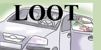 कार में लिफ्ट देकर कंपनी के एचआर हेड से हथियार के बल पर की लूटपाट car-loot