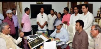 देवप्रयाग में खुलेगा रोजगार परक नया संस्थान: सीएम त्रिवेन्द्र cm-trivendra-with-devprayag mla
