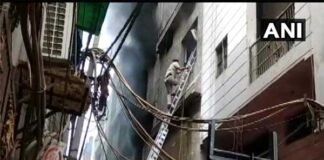 दिल्ली में रबड़ फैक्ट्री में लगी भीषण आग, 3 लोगों के मरने की खबर fire-in-rubber-factory-delhi