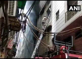 दिल्ली में रबड़ फैक्ट्री में लगी भीषण आग, 3 लोगों के मरने की खबर fire-in-rubber-factory-delhi