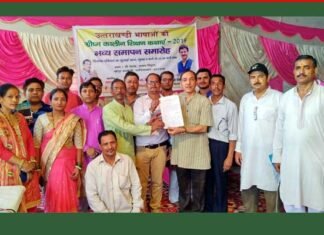कुमाऊं क्षेत्र के प्राइमरी स्कूलों में भी कुमाउनी पाठ्यक्रम आरम्भ कराने के लिए मुख्यमंत्री को दिया ज्ञापन kumaoni-bhasha