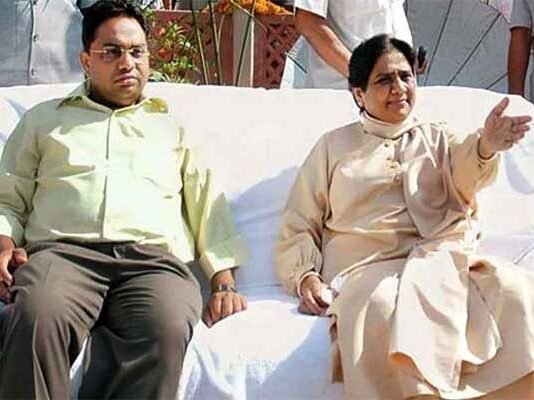 मायावती के भाई पर बड़ी कार्रवाई, 400 करोड़ की बेनामी सम्पति जब्त mayawati-anand-kumar