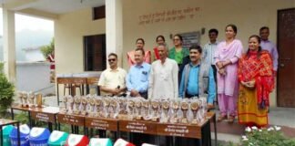 हाईस्कूल/इंटरमीडिएट परीक्षा में सर्वोत्कृष्ट छात्रों को किया सम्मानित meritorious-students-honored