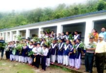 श्रीदेव सुमन की 75वीं पुण्यतिथि पर द्वारीखाल स्कूल में लगाये फलदार पेड़ plantation on sri dev suman anniversary