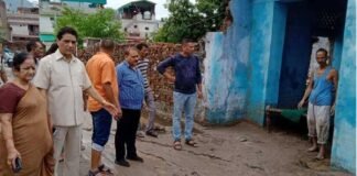 कोटद्वार में भारी बारिश से गदेरे ऊफान पर, घरों में भरा पानी, करंट से तीन युवकों की मौत rain-fall-kotdwara
