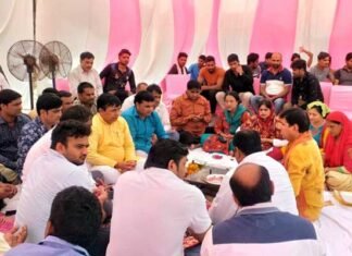 रामलीला ग्राउंड पर शुद्धिकरण हेतु किया हवन एवं वृक्षारोपण, 28 जुलाई को है भूमि पूजन ramlila-commiti-greater-noida