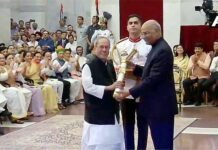पूर्व राष्ट्रपति प्रणब मुखर्जी सहित तीन हस्तियों को मिला देश का सर्वोच्च सम्मान “भारत रत्न” President Pranab Mukherjee received Bharat Ratna