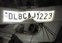 श्रीनगर गढ़वाल: गहरी खाई में गिरी दिल्ली नंबर की कार, अब तक नहीं मिल पाए कार सवार लोग accident-in-srinagar-bagwan