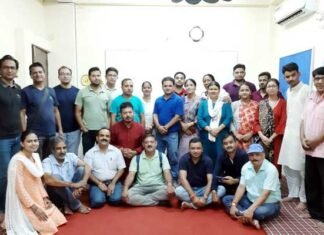 ‘भरतु की ब्वारी’ के युवा व्यंग्यकार नवल खाली को किया सम्मानित bhartu-ki-bvari