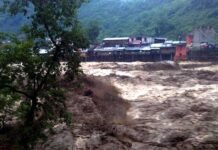 उत्तराखंड में बारिश का कहर: बादल फटने, भूस्खलन से कई लोगों के मारे जाने की आशंका cloud-bursts-in-uttarkashi